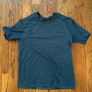Men’s Lululemon medium shirt metal vent navy blue